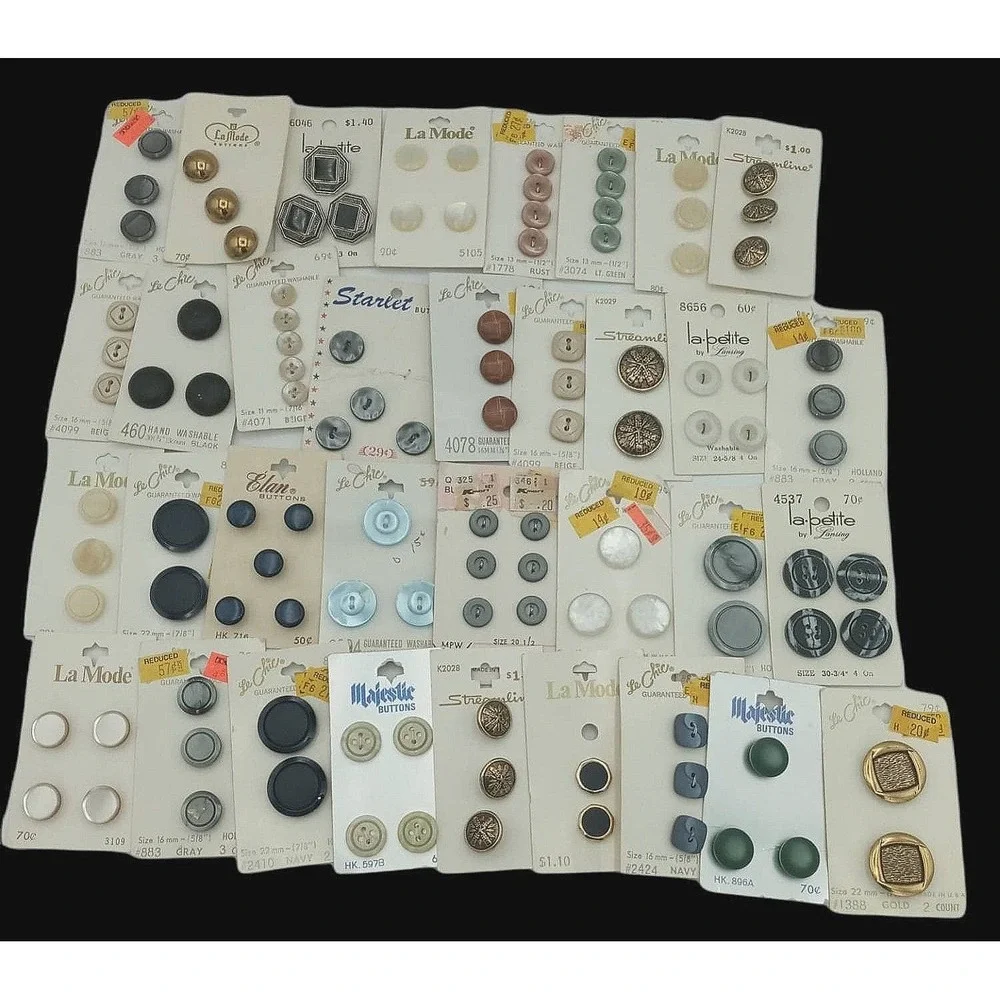 Vintage Goose Tin Sewing‎ Buttons Lot 299 Unisex OS Multicolor Mixed Fasteners